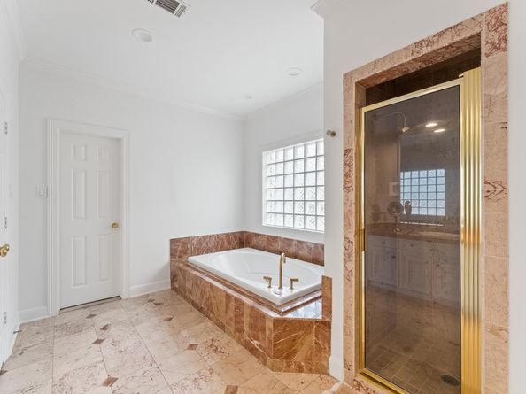 2222 Nantucket Drive B, Houston TX 77057