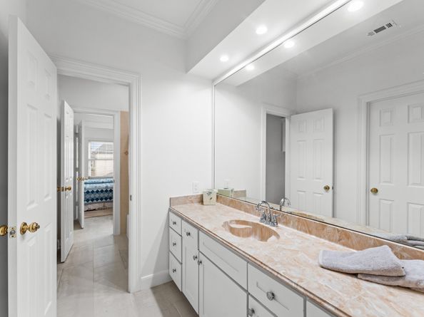 2222 Nantucket Drive B, Houston TX 77057