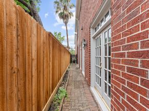 2222 Nantucket Drive B, Houston TX 77057