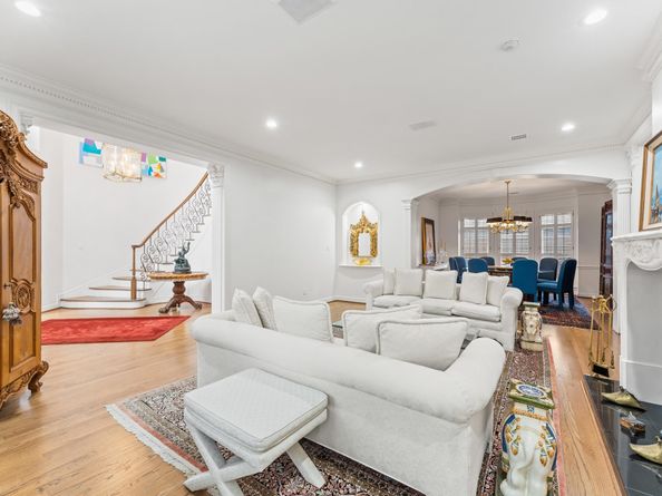 2222 Nantucket Drive B, Houston TX 77057