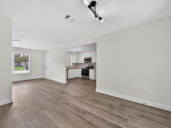 7023 Crestmont Street, Houston TX 77033