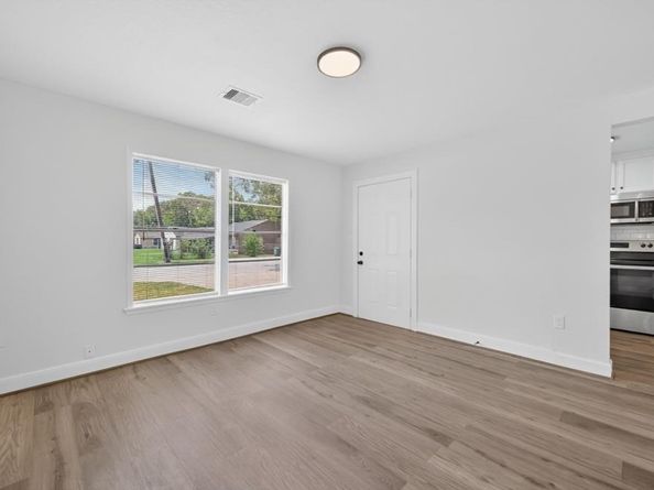 7023 Crestmont Street, Houston TX 77033