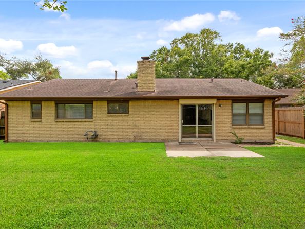 8826 Tanager Street, Houston TX 77036