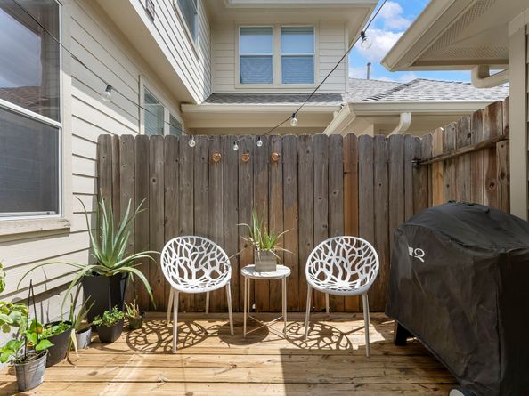 27 Medley Lane, The Woodlands TX 77382