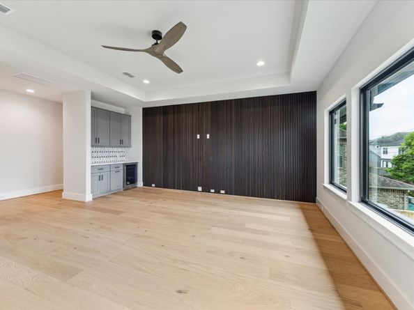 1261 Wakefield Drive, Houston TX 77018