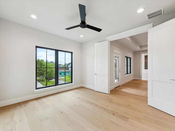 1261 Wakefield Drive, Houston TX 77018