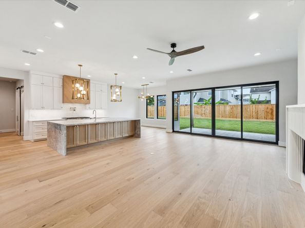 1261 Wakefield Drive, Houston TX 77018