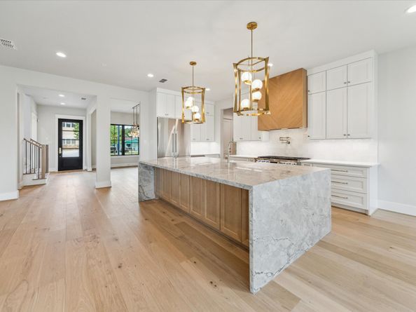 1261 Wakefield Drive, Houston TX 77018