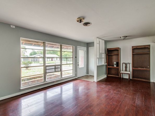 5711 Thrush Drive, Houston TX 77033