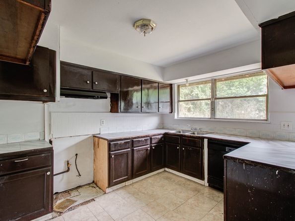 5711 Thrush Drive, Houston TX 77033
