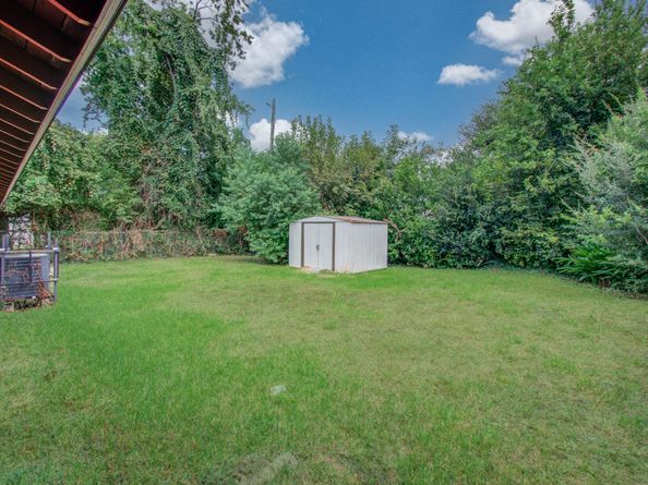 5711 Thrush Drive, Houston TX 77033