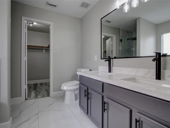 10206 Ravenwood View Lane, Houston TX 77075
