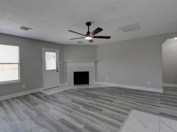 10206 Ravenwood View Lane, Houston TX 77075