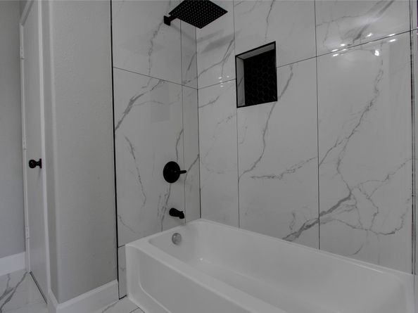 10206 Ravenwood View Lane, Houston TX 77075