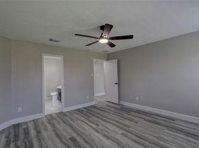 10206 Ravenwood View Lane, Houston TX 77075
