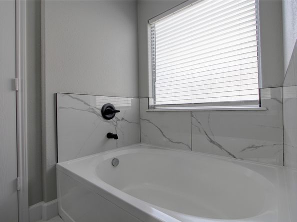 10206 Ravenwood View Lane, Houston TX 77075