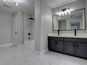 10206 Ravenwood View Lane, Houston TX 77075