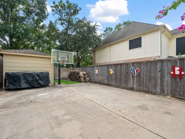 12106 Cypresswood Drive, Houston TX 77070