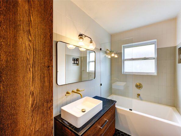 1718 Capstan Road, Houston TX 77062