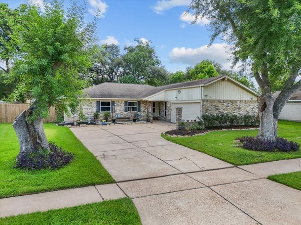 16239 Brookford Drive, Houston TX 77059