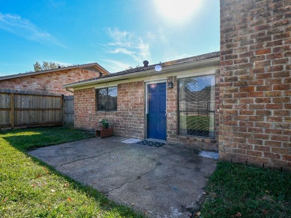 3031 Shawnee Drive, Sugar Land TX 77479