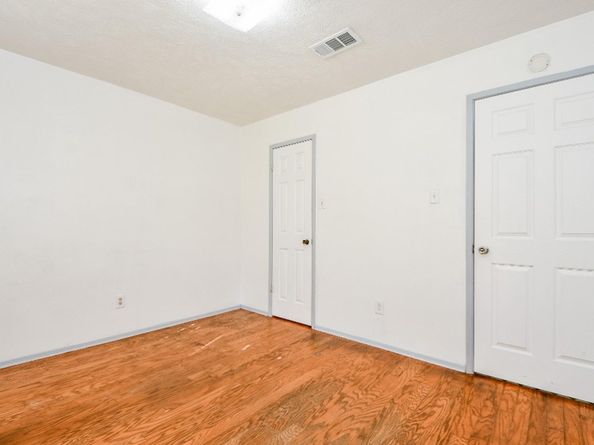 3031 Shawnee Drive, Sugar Land TX 77479