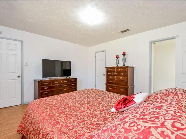 3031 Shawnee Drive, Sugar Land TX 77479