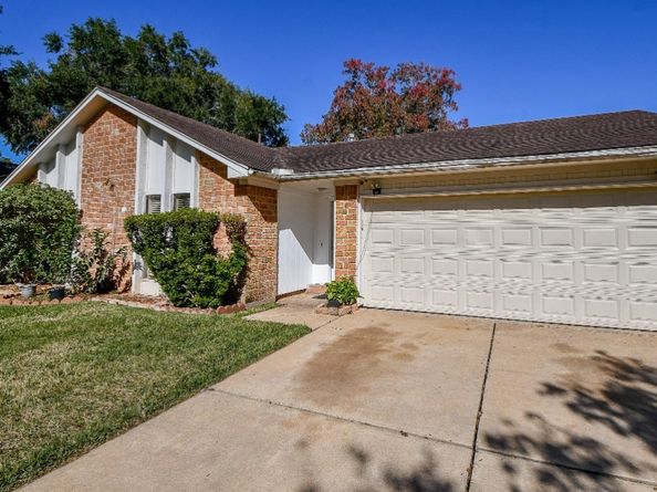 3031 Shawnee Drive, Sugar Land TX 77479