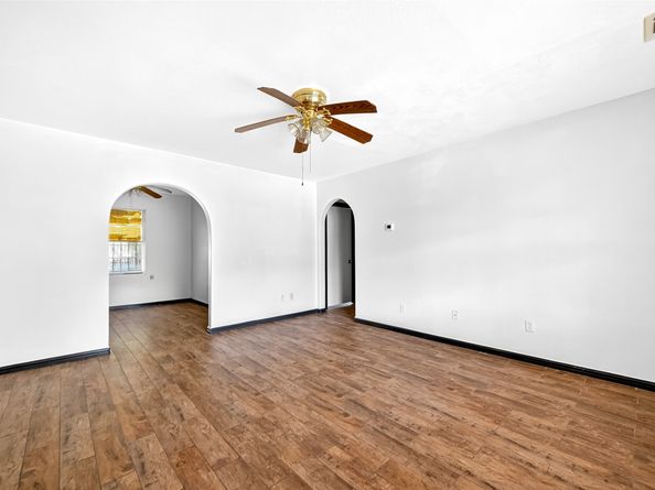 423 Gammon Drive, Houston TX 77022