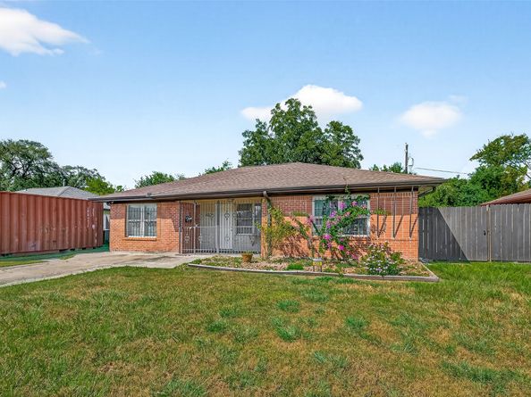 423 Gammon Drive, Houston TX 77022