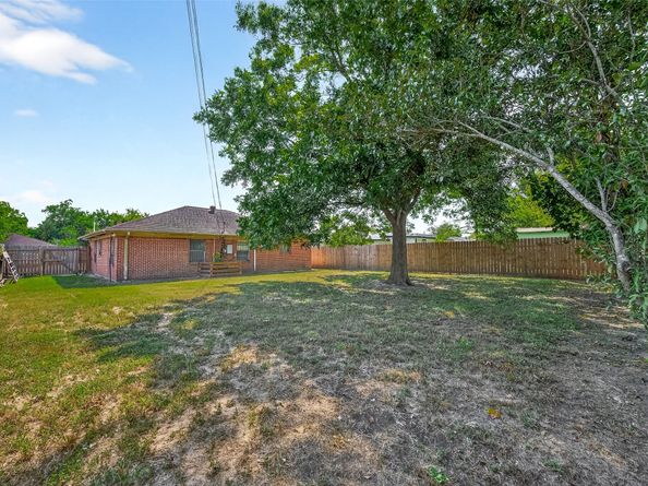 423 Gammon Drive, Houston TX 77022