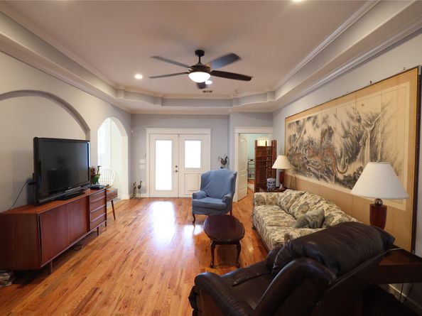 212 Greenwood Street, Houston TX 77011