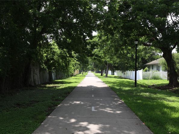 212 Greenwood Street, Houston TX 77011