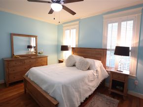 212 Greenwood Street, Houston TX 77011