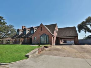 7846 Santa Elena Street, Houston TX 77061