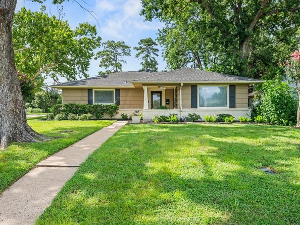 1526 Du Barry Lane, Houston TX 77018