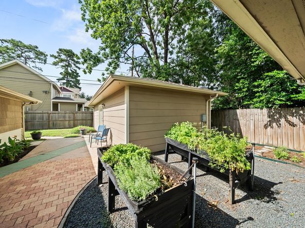 1526 Du Barry Lane, Houston TX 77018