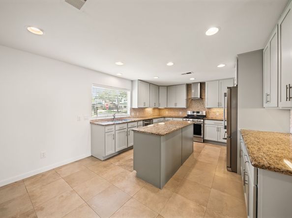 1526 Du Barry Lane, Houston TX 77018