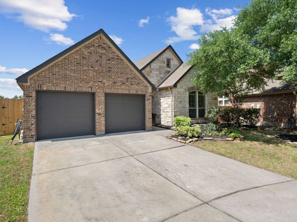 2707 Oak Pass Court, Conroe TX 77385