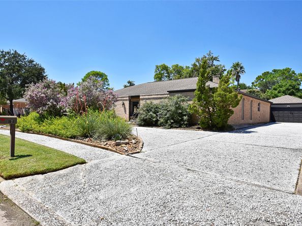 11418 Lakeside Place Drive, Houston TX 77077