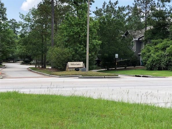 101 N Villa Oaks Drive, The Woodlands TX 77382