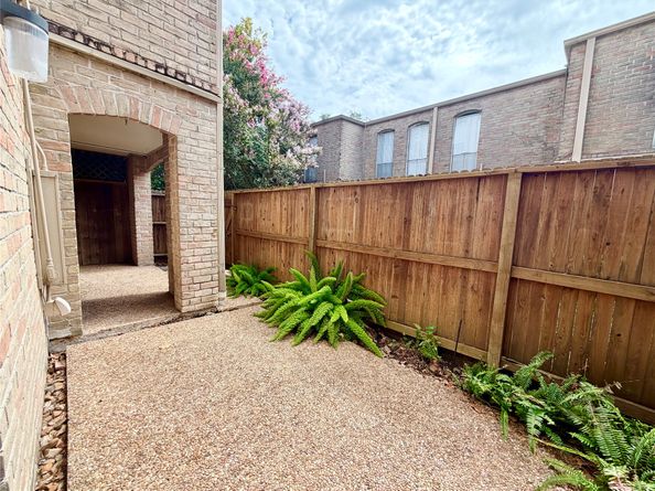 4639 Wild Indigo Street 463, Houston TX 77027