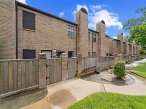 9850 Pagewood Lane 1402, Houston TX 77042