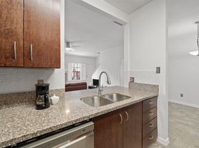 9850 Pagewood Lane 1402, Houston TX 77042