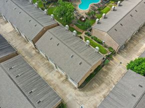 9850 Pagewood Lane 1402, Houston TX 77042