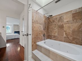 9850 Pagewood Lane 1402, Houston TX 77042