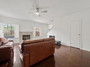 9850 Pagewood Lane 1402, Houston TX 77042