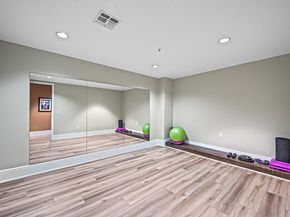 5925 Almeda Road 11406, Houston TX 77004