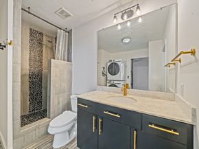 5925 Almeda Road 11406, Houston TX 77004