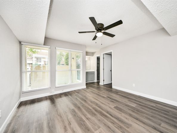 781 Country Place Drive 1017, Houston TX 77079